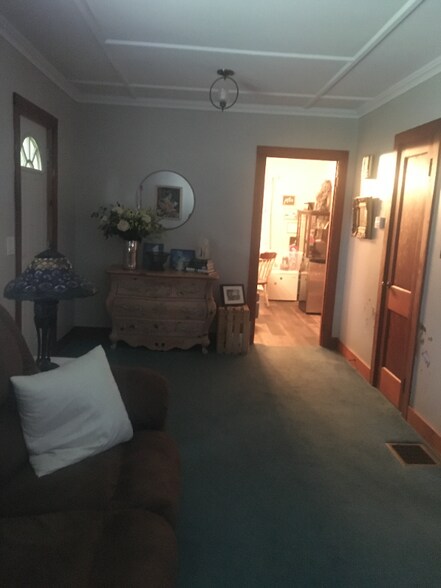 Building Photo - 4950 Elm St