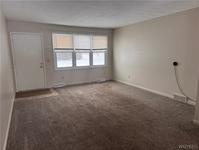 Building Photo - 10035 Creek Rd