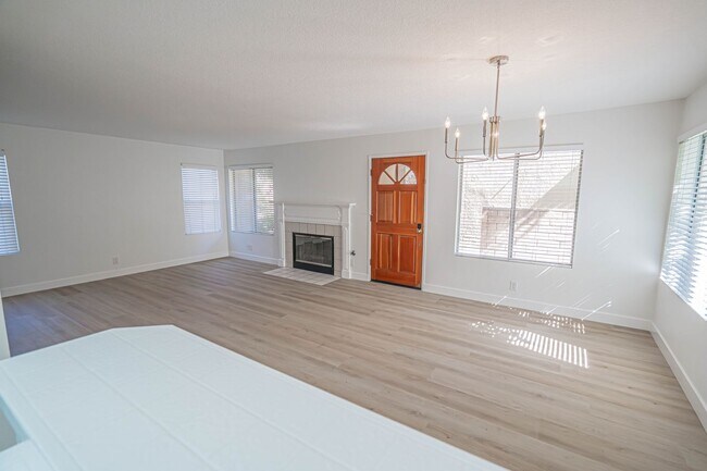 Building Photo - 2-Bedroom Townhouse with Community Pool & ...