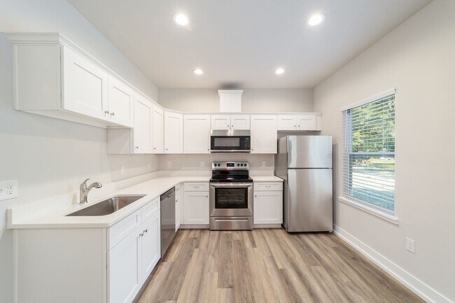 Building Photo - 2BR/2Bath Located in the heart of Gainesvi...