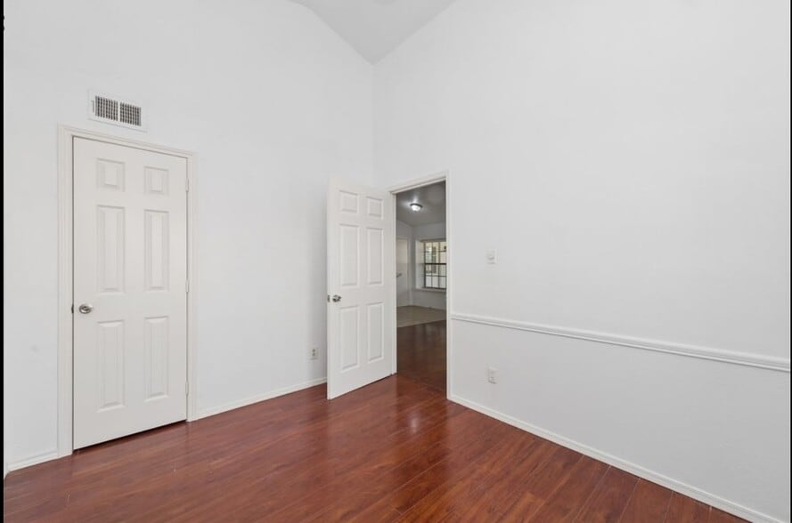 Bedroom#2 (adjacent to the living room) - 543 Guadalupe Dr