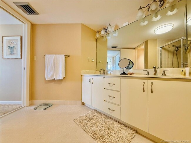 Building Photo - 9500 S Ocean Dr