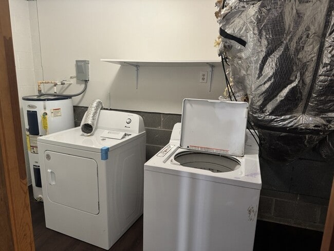 Building Photo - 10125 N Twin Springs Rd