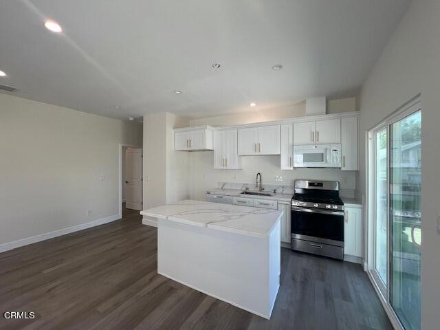 Building Photo - 10507 Helendale Ave