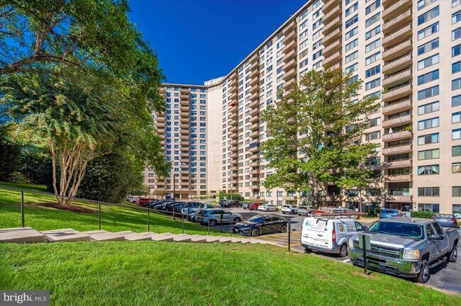 Building Photo - 5225 Pooks Hill Rd