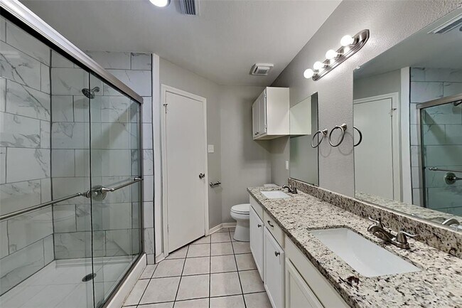 Building Photo - 2415 Pine Cone Dr
