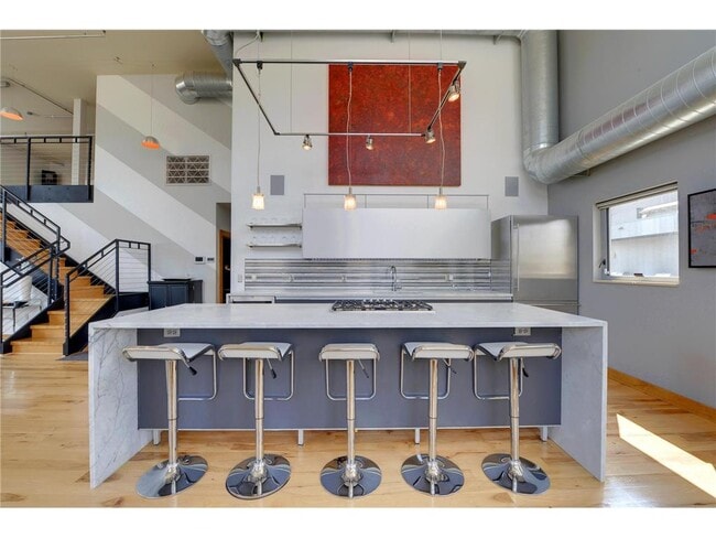 Building Photo - 521 S 7th St