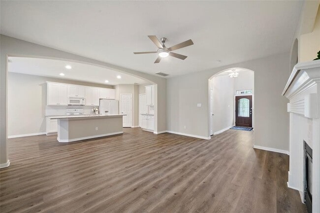 Primary Photo - 130 W Burberry Cir