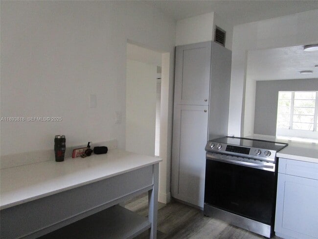 Building Photo - 8101 SW 24th Ct