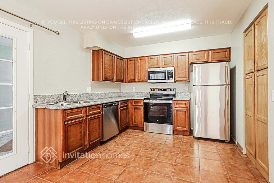 Building Photo - 6055 S 42nd St