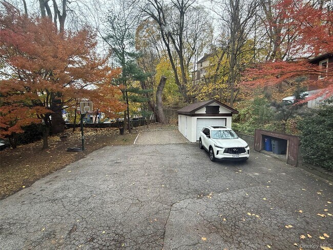 Building Photo - 100 Pocantico St