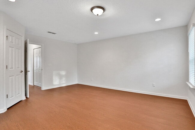 Building Photo - 944 Laurel Valley Dr