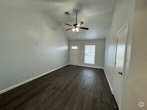 Building Photo - Newly Remodeled House