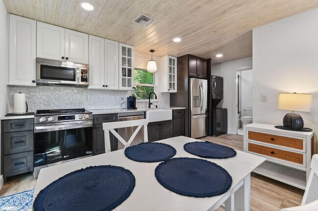 Building Photo - 608 SE 5th St