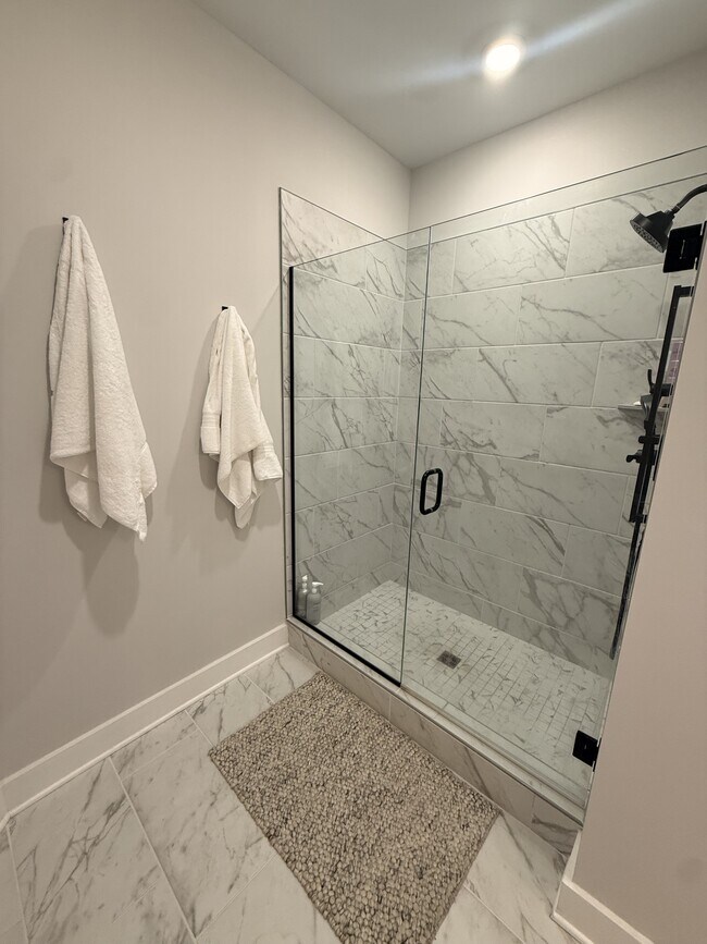 Building Photo - 9030 Headwaters Dr
