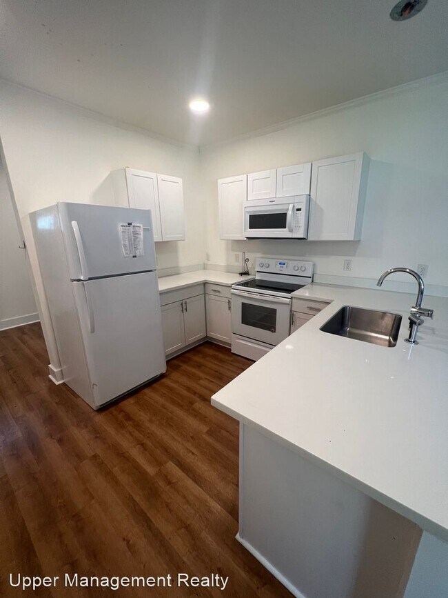 Building Photo - 4 br, 2 bath Apartment - 1531 - 1533 Lower...