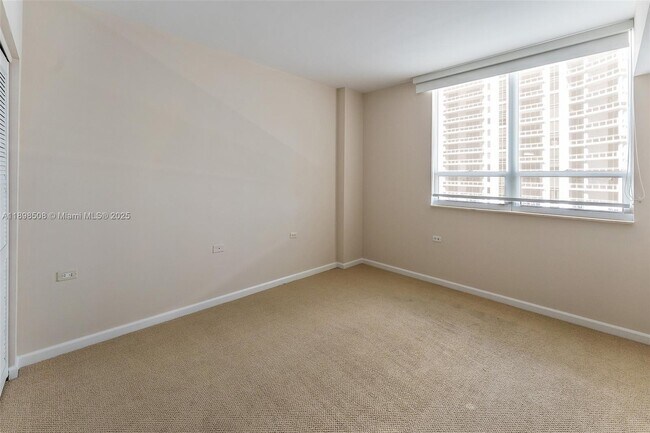 Building Photo - 801 Brickell Key Blvd