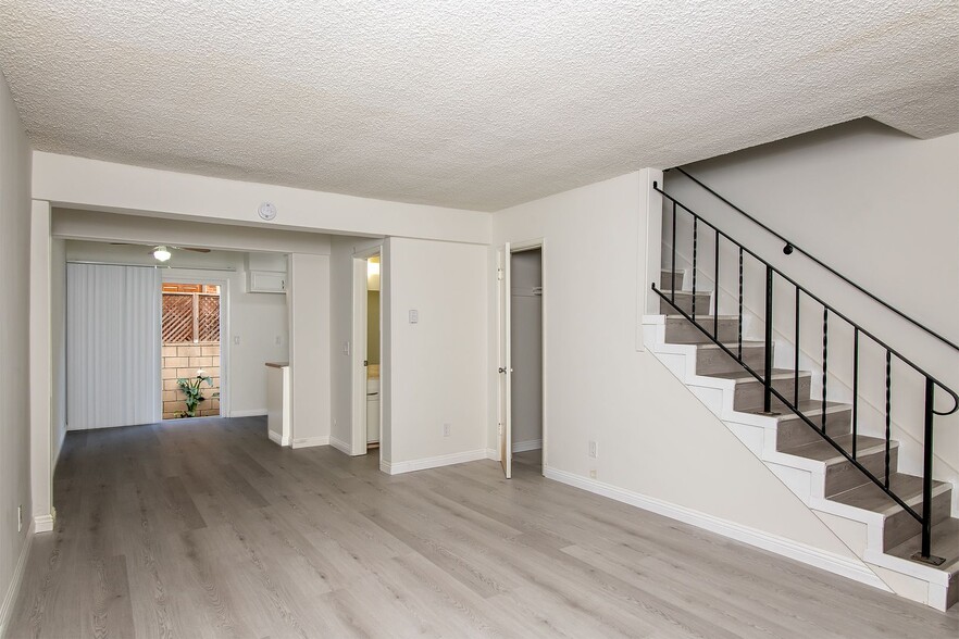 Building Photo - pal216