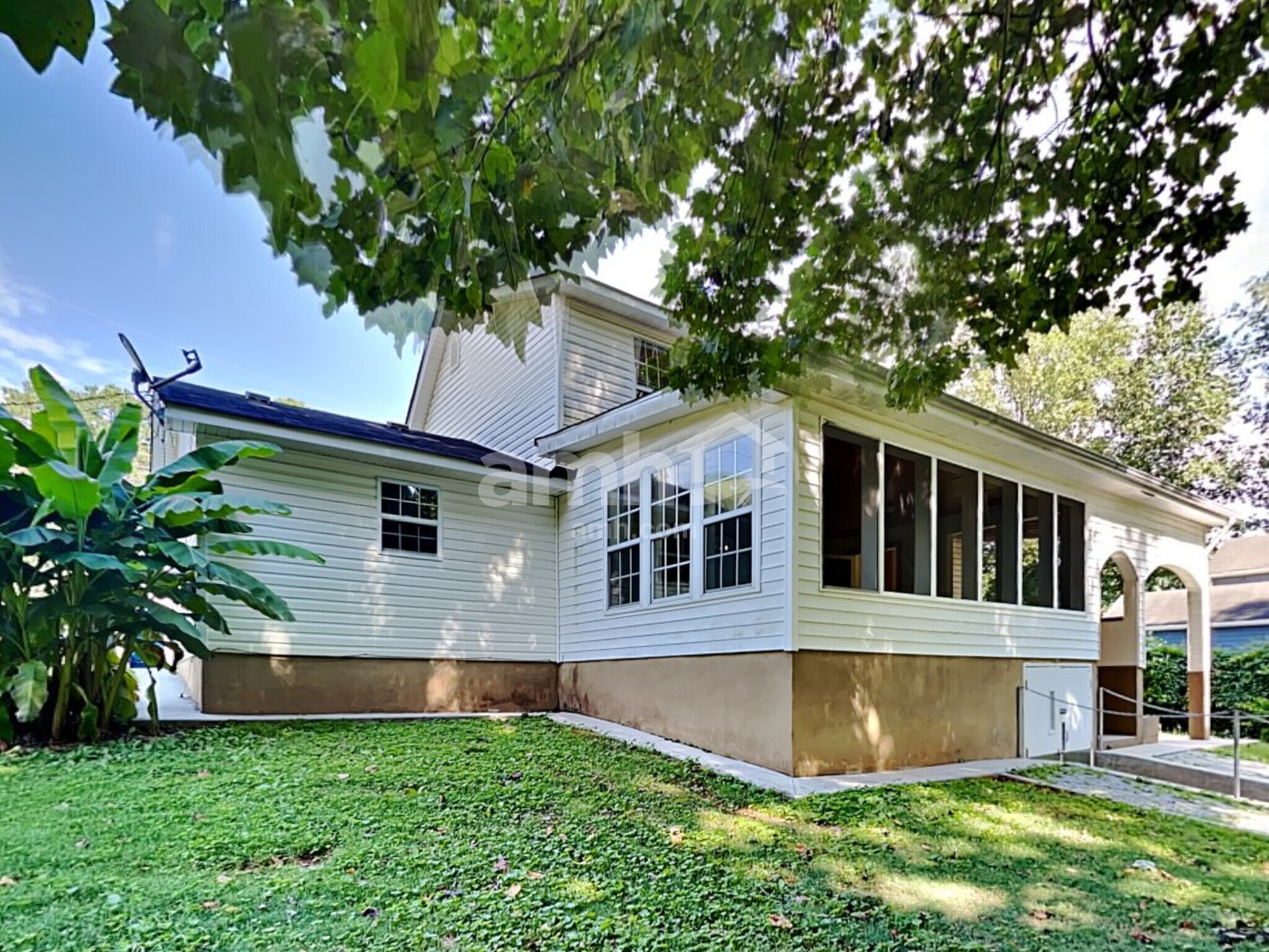 Building Photo - 685 Oxford Hall Dr SW