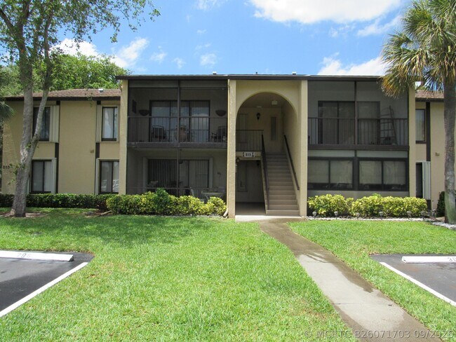 Building Photo - 815 Sky Pine Way