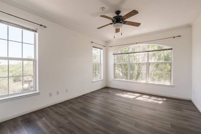 Building Photo - 2111 Welch St