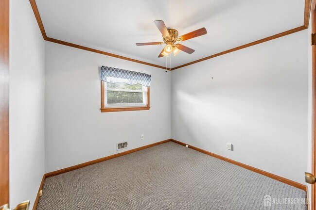 Building Photo - 62 Pinho Ave