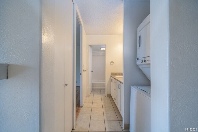 Building Photo - RARELY AVAILABLE PEARL TWO CONDO IN AIEA 1...