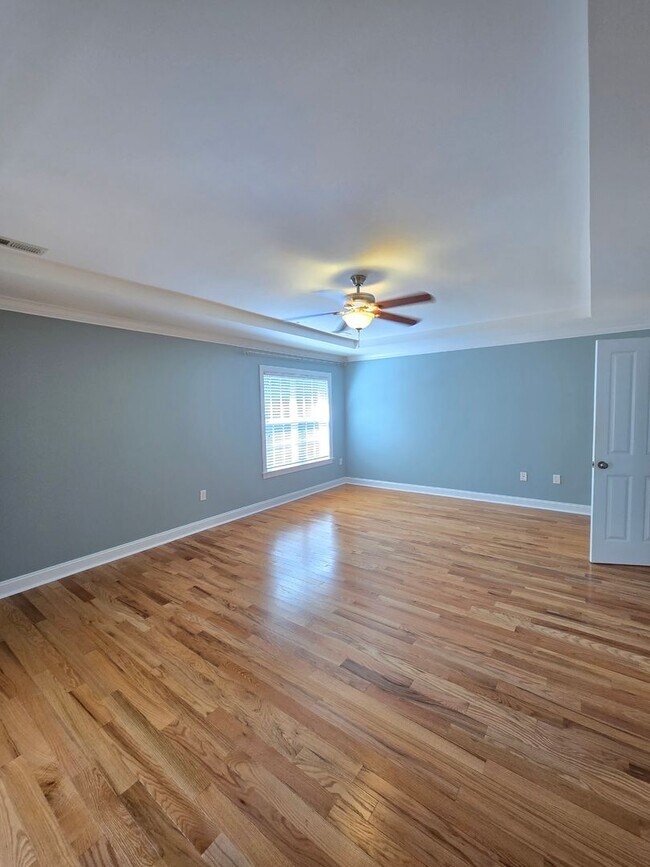 Building Photo - TOWNHOMES AT HOLLY GLEN - Gorgeous townhom...