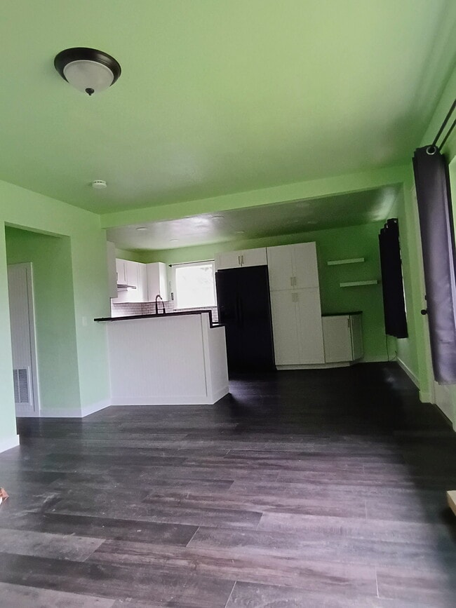 Building Photo - 455 N Cammann St