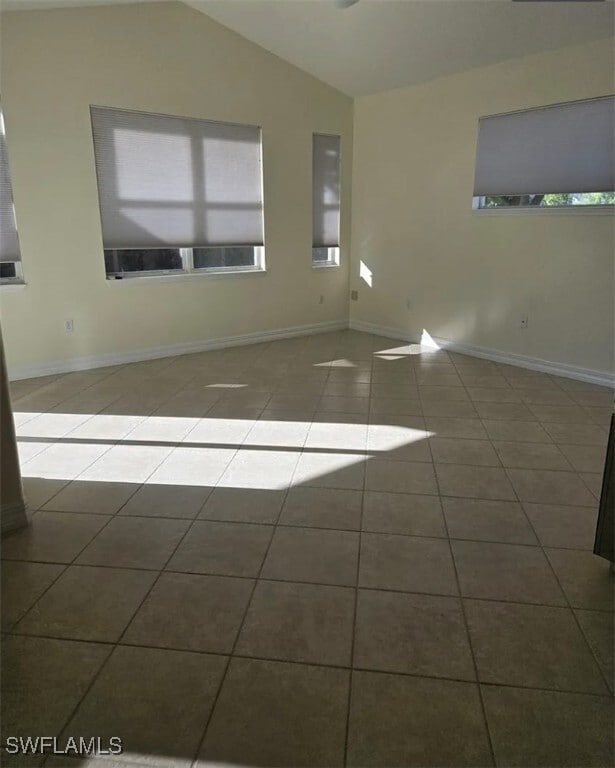 Building Photo - 25080 Divot Dr