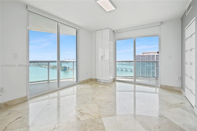 Building Photo - 1800 N Bayshore Dr