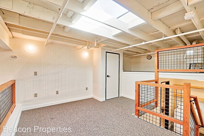 Building Photo - 1000 43rd St