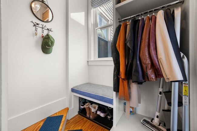 Building Photo - 40 Mead St