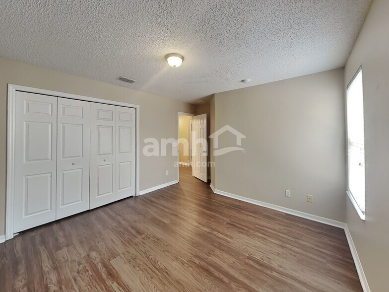 Building Photo - 1888 Vale Dr