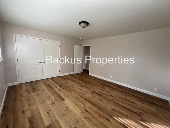 Building Photo - Great one-story home with the serenity of Pine Canyon