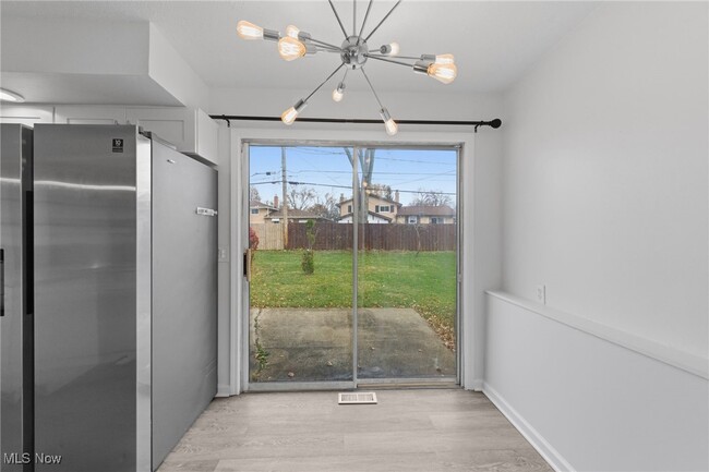 Building Photo - 6677 Crenshaw Dr