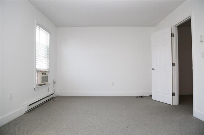 Building Photo - 74 Tell St