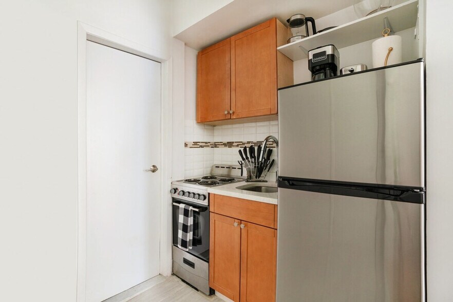 Building Photo - 444 W 48th St