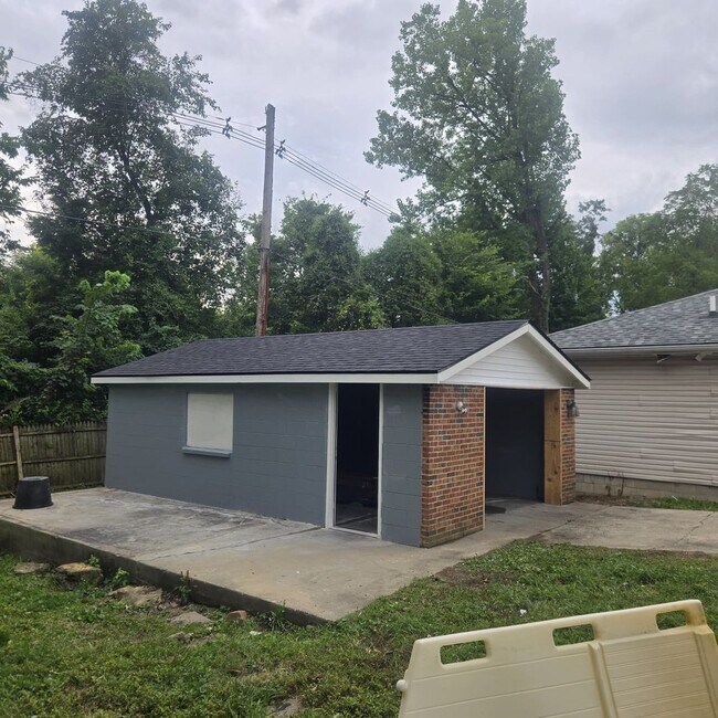 Building Photo - 6806 John Paul Ln