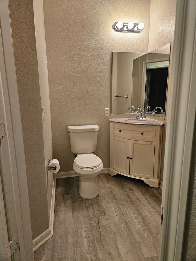 Building Photo - New Remodel 2/2 Fireplace; Quartz Countertops-FREE WATER/SEWER!