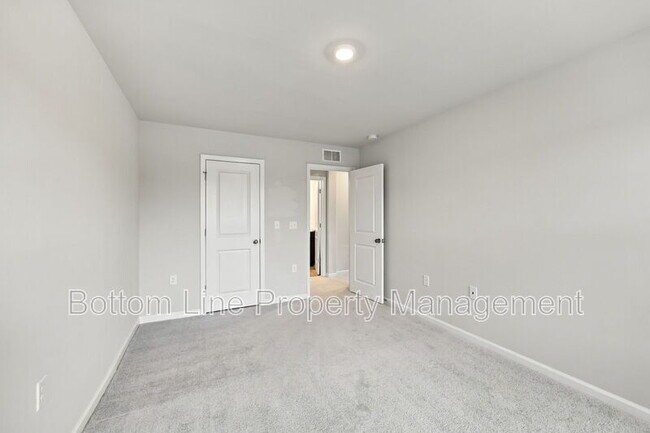 Building Photo - 5000 Arkose Dr
