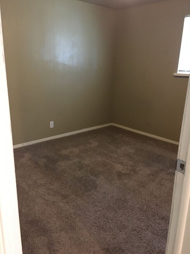 Building Photo - 6046 S 4000 W