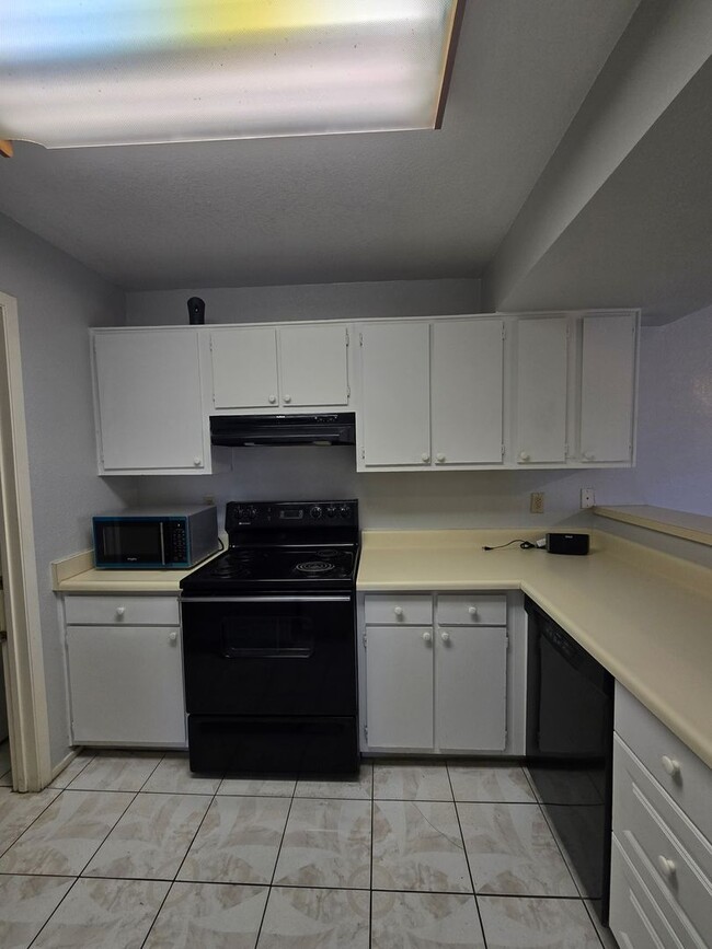 Building Photo - A Fabulous 2 Bed, 2 Bath, 1 Car Attached G...