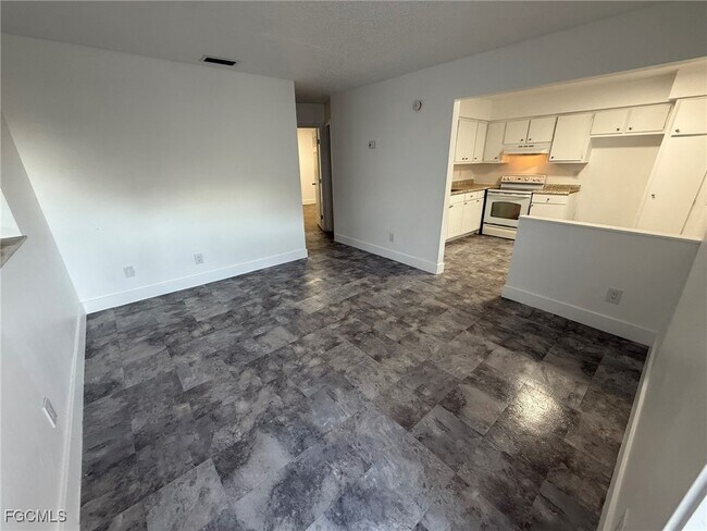 Building Photo - 2708 Broadway