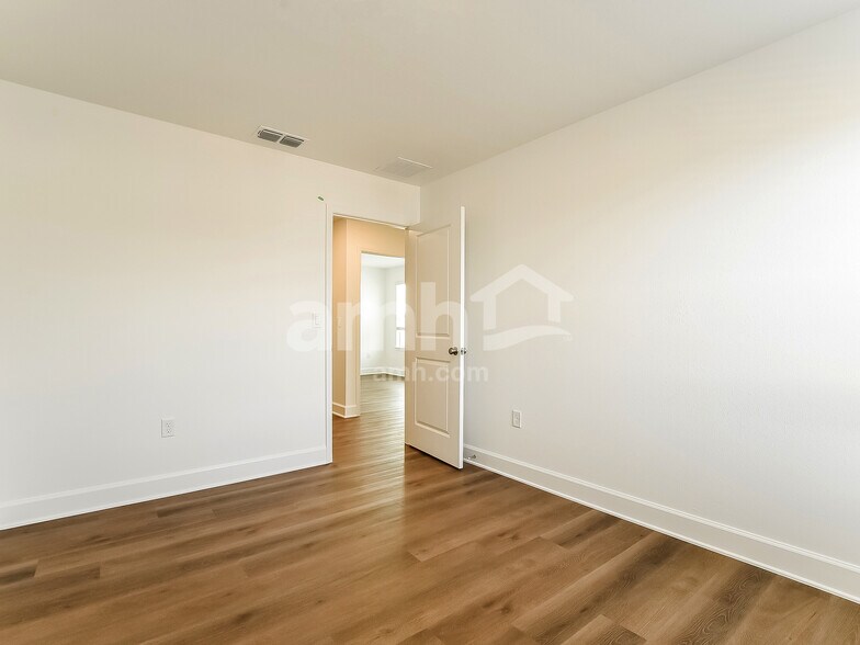 Building Photo - 2719 Radha Wy