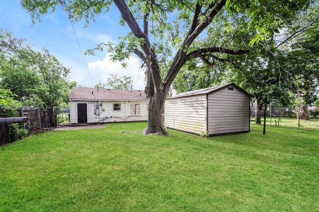 Building Photo - 7730 Darnay Dr