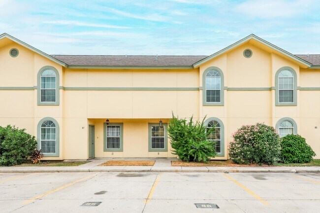 Primary Photo - 1000 Ranchway Dr