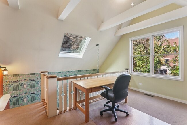 Building Photo - 1027 W Newport Ave