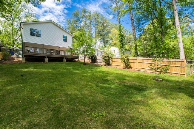 Building Photo - 1243 Pine Spring Dr