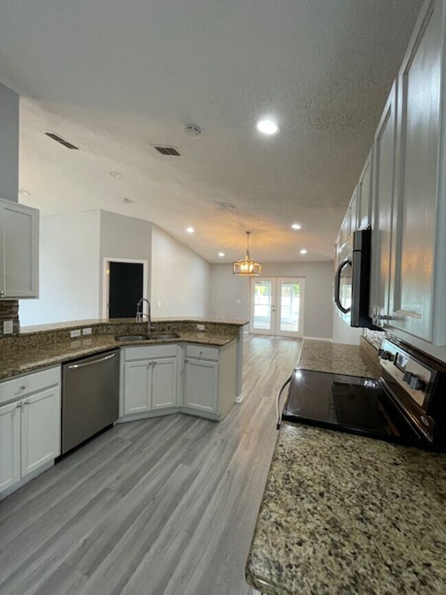 Building Photo - Kissimmee - Spacious 4/2, Pool Home